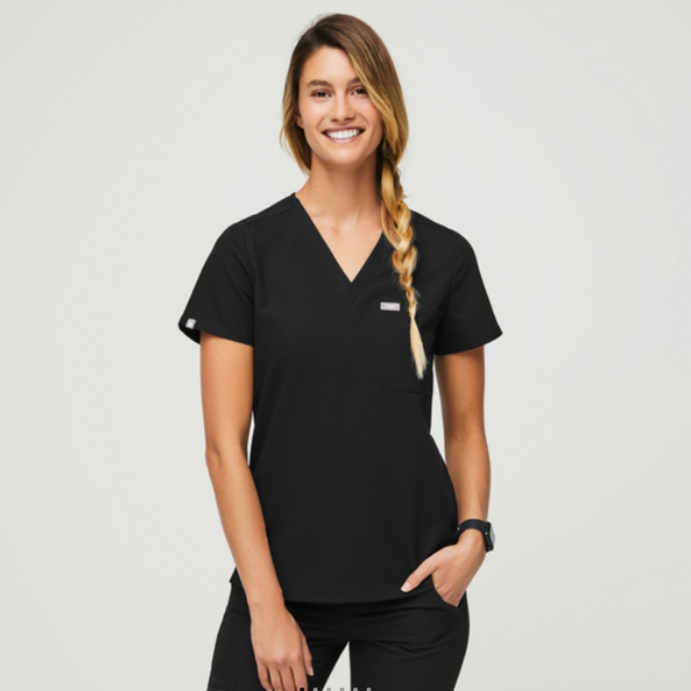 Women's Catarina One-Pocket Scrub Top FIGS Black